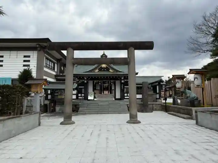 里之宮 湯殿山神社の{uncategorized: "未分類", other: "その他", undefined: "問題あり", building: "その他建物", grave: "お墓", sacred_gate: "鳥居", guardian: "狛犬", statue: "像", buddha: "仏像", history: "歴史", nature: "自然", garden: "庭園", animal: "動物", pagoda: "塔", temizu: "手水舎", mountain_gate: "山門・神門", sanctuary: "本殿・本堂", subordinate: "末社・摂社", art: "芸術", scenery: "景色", jizo: "地蔵", ema: "絵馬", goshuin: "御朱印", omikuji: "おみくじ", items: "授与品その他", amulet: "お守り", goshuincho: "御朱印帳", eats: "食事", festival: "お祭り", votive_dance: "神楽", shichigosan: "七五三参", wedding: "結婚式", experience: "体験その他", initially: "初詣", around: "周辺", anti_infection: "感染症対策"}