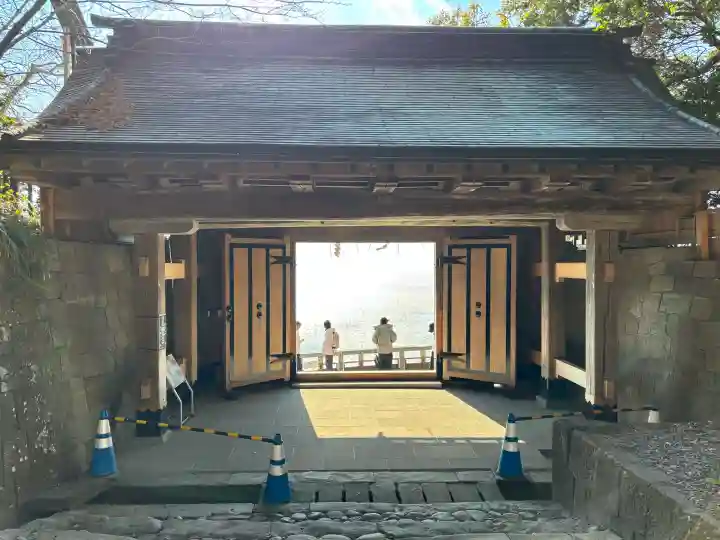 久能山東照宮の{uncategorized: "未分類", other: "その他", undefined: "問題あり", building: "その他建物", grave: "お墓", sacred_gate: "鳥居", guardian: "狛犬", statue: "像", buddha: "仏像", history: "歴史", nature: "自然", garden: "庭園", animal: "動物", pagoda: "塔", temizu: "手水舎", mountain_gate: "山門・神門", sanctuary: "本殿・本堂", subordinate: "末社・摂社", art: "芸術", scenery: "景色", jizo: "地蔵", ema: "絵馬", goshuin: "御朱印", omikuji: "おみくじ", items: "授与品その他", amulet: "お守り", goshuincho: "御朱印帳", eats: "食事", festival: "お祭り", votive_dance: "神楽", shichigosan: "七五三参", wedding: "結婚式", experience: "体験その他", initially: "初詣", around: "周辺", anti_infection: "感染症対策"}