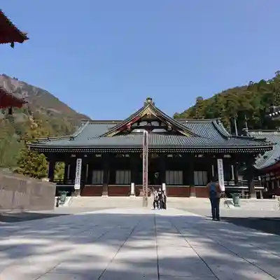 久遠寺の本殿・本堂