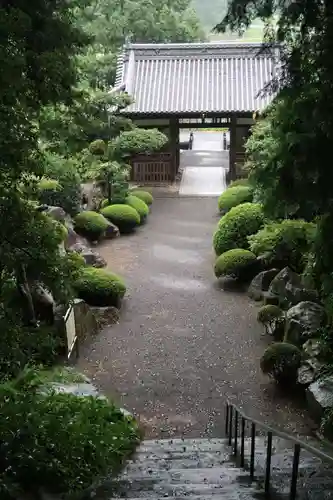 大興寺の山門