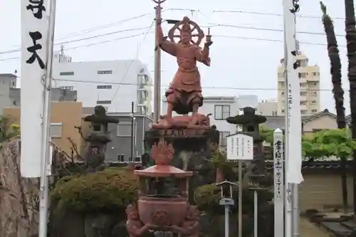 秋葉山圓通寺の像