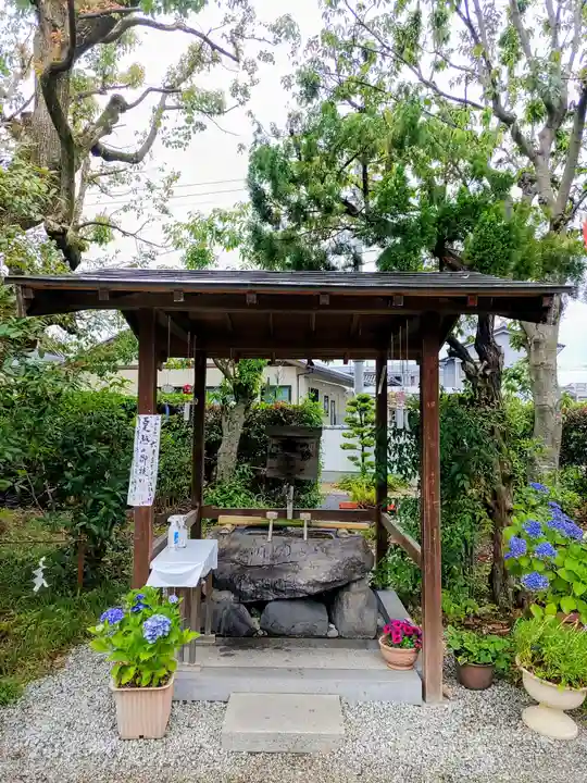 源九郎稲荷神社の手水舎