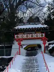 成田山安養寺の山門