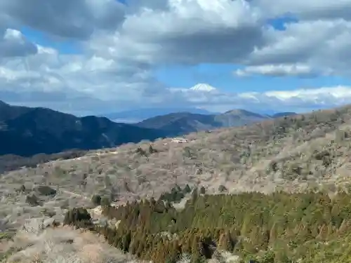 箱根元宮の{uncategorized: "未分類", other: "その他", undefined: "問題あり", building: "その他建物", grave: "お墓", sacred_gate: "鳥居", guardian: "狛犬", statue: "像", buddha: "仏像", history: "歴史", nature: "自然", garden: "庭園", animal: "動物", pagoda: "塔", temizu: "手水舎", mountain_gate: "山門・神門", sanctuary: "本殿・本堂", subordinate: "末社・摂社", art: "芸術", scenery: "景色", jizo: "地蔵", ema: "絵馬", goshuin: "御朱印", omikuji: "おみくじ", items: "授与品その他", amulet: "お守り", goshuincho: "御朱印帳", eats: "食事", festival: "お祭り", votive_dance: "神楽", shichigosan: "七五三参", wedding: "結婚式", experience: "体験その他", initially: "初詣", around: "周辺", anti_infection: "感染症対策"}
