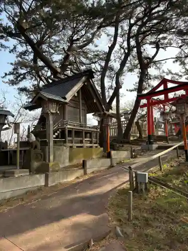 高山稲荷神社の{uncategorized: "未分類", other: "その他", undefined: "問題あり", building: "その他建物", grave: "お墓", sacred_gate: "鳥居", guardian: "狛犬", statue: "像", buddha: "仏像", history: "歴史", nature: "自然", garden: "庭園", animal: "動物", pagoda: "塔", temizu: "手水舎", mountain_gate: "山門・神門", sanctuary: "本殿・本堂", subordinate: "末社・摂社", art: "芸術", scenery: "景色", jizo: "地蔵", ema: "絵馬", goshuin: "御朱印", omikuji: "おみくじ", items: "授与品その他", amulet: "お守り", goshuincho: "御朱印帳", eats: "食事", festival: "お祭り", votive_dance: "神楽", shichigosan: "七五三参", wedding: "結婚式", experience: "体験その他", initially: "初詣", around: "周辺", anti_infection: "感染症対策"}