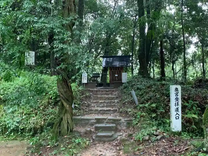西寒多神社の末社・摂社