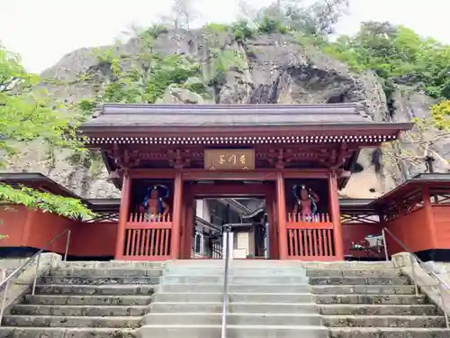 大谷寺の山門