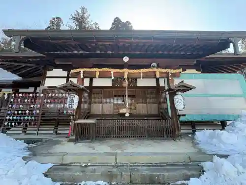 飛驒護國神社の{uncategorized: "未分類", other: "その他", undefined: "問題あり", building: "その他建物", grave: "お墓", sacred_gate: "鳥居", guardian: "狛犬", statue: "像", buddha: "仏像", history: "歴史", nature: "自然", garden: "庭園", animal: "動物", pagoda: "塔", temizu: "手水舎", mountain_gate: "山門・神門", sanctuary: "本殿・本堂", subordinate: "末社・摂社", art: "芸術", scenery: "景色", jizo: "地蔵", ema: "絵馬", goshuin: "御朱印", omikuji: "おみくじ", items: "授与品その他", amulet: "お守り", goshuincho: "御朱印帳", eats: "食事", festival: "お祭り", votive_dance: "神楽", shichigosan: "七五三参", wedding: "結婚式", experience: "体験その他", initially: "初詣", around: "周辺", anti_infection: "感染症対策"}