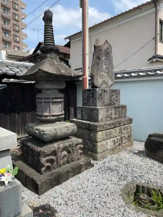 石上寺の{uncategorized: "未分類", other: "その他", undefined: "問題あり", building: "その他建物", grave: "お墓", sacred_gate: "鳥居", guardian: "狛犬", statue: "像", buddha: "仏像", history: "歴史", nature: "自然", garden: "庭園", animal: "動物", pagoda: "塔", temizu: "手水舎", mountain_gate: "山門・神門", sanctuary: "本殿・本堂", subordinate: "末社・摂社", art: "芸術", scenery: "景色", jizo: "地蔵", ema: "絵馬", goshuin: "御朱印", omikuji: "おみくじ", items: "授与品その他", amulet: "お守り", goshuincho: "御朱印帳", eats: "食事", festival: "お祭り", votive_dance: "神楽", shichigosan: "七五三参", wedding: "結婚式", experience: "体験その他", initially: "初詣", around: "周辺", anti_infection: "感染症対策"}