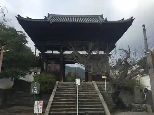 當麻寺の山門