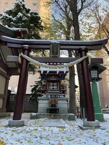 出世稲荷社（三吉神社内）の鳥居