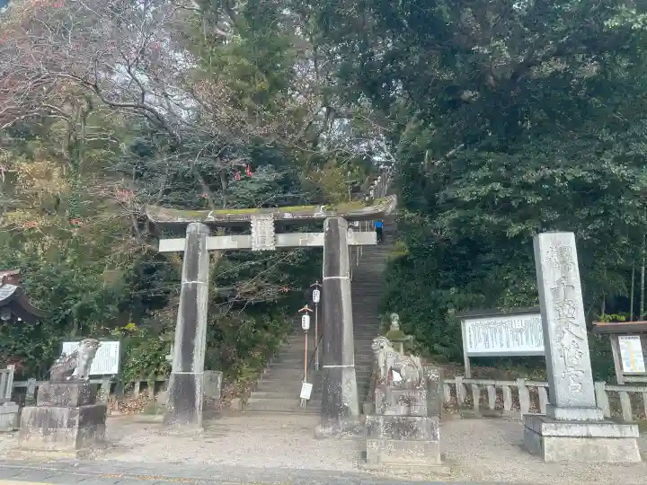 千栗八幡宮の{uncategorized: "未分類", other: "その他", undefined: "問題あり", building: "その他建物", grave: "お墓", sacred_gate: "鳥居", guardian: "狛犬", statue: "像", buddha: "仏像", history: "歴史", nature: "自然", garden: "庭園", animal: "動物", pagoda: "塔", temizu: "手水舎", mountain_gate: "山門・神門", sanctuary: "本殿・本堂", subordinate: "末社・摂社", art: "芸術", scenery: "景色", jizo: "地蔵", ema: "絵馬", goshuin: "御朱印", omikuji: "おみくじ", items: "授与品その他", amulet: "お守り", goshuincho: "御朱印帳", eats: "食事", festival: "お祭り", votive_dance: "神楽", shichigosan: "七五三参", wedding: "結婚式", experience: "体験その他", initially: "初詣", around: "周辺", anti_infection: "感染症対策"}