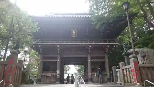 高尾山薬王院の山門・神門