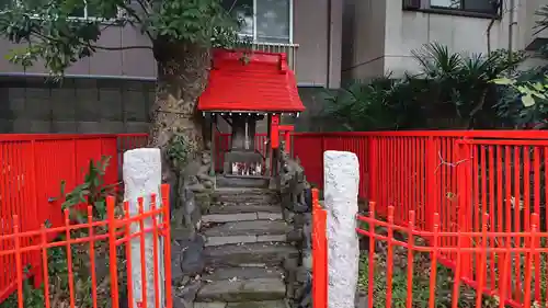 三囲神社の末社