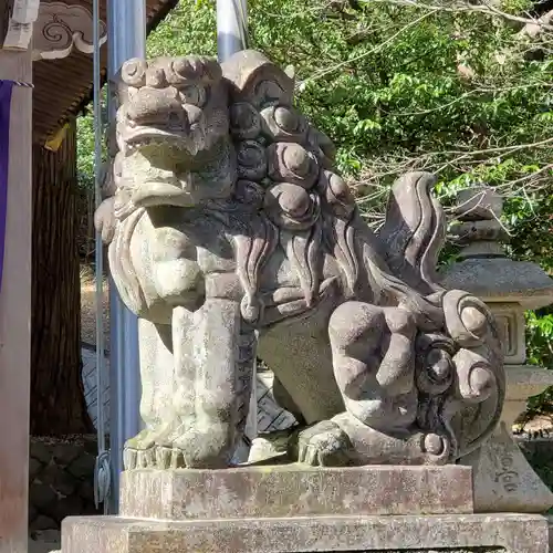 賀毛神社の狛犬