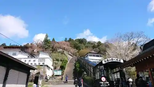 円通三匝堂（さざえ堂）の周辺