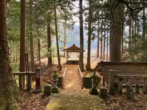 鈴波神社の庭園