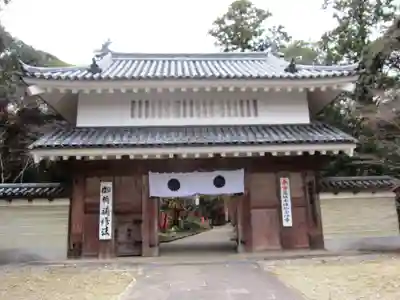 目の霊山　油山寺の山門・神門