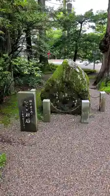 越中一宮 髙瀬神社の{uncategorized: "未分類", other: "その他", undefined: "問題あり", building: "その他建物", grave: "お墓", sacred_gate: "鳥居", guardian: "狛犬", statue: "像", buddha: "仏像", history: "歴史", nature: "自然", garden: "庭園", animal: "動物", pagoda: "塔", temizu: "手水舎", mountain_gate: "山門・神門", sanctuary: "本殿・本堂", subordinate: "末社・摂社", art: "芸術", scenery: "景色", jizo: "地蔵", ema: "絵馬", goshuin: "御朱印", omikuji: "おみくじ", items: "授与品その他", amulet: "お守り", goshuincho: "御朱印帳", eats: "食事", festival: "お祭り", votive_dance: "神楽", shichigosan: "七五三参", wedding: "結婚式", experience: "体験その他", initially: "初詣", around: "周辺", anti_infection: "感染症対策"}