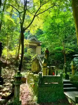 奥之院（岩屋寺）の像