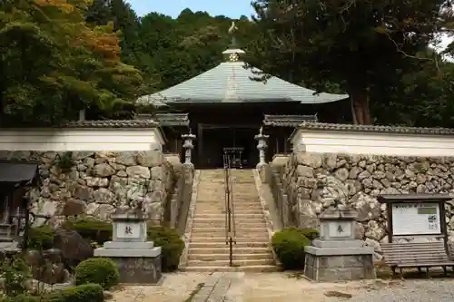 法楽寺の本殿・本堂