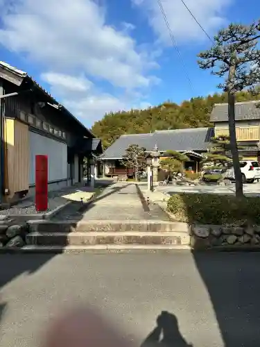 玉三稲荷神社の{uncategorized: "未分類", other: "その他", undefined: "問題あり", building: "その他建物", grave: "お墓", sacred_gate: "鳥居", guardian: "狛犬", statue: "像", buddha: "仏像", history: "歴史", nature: "自然", garden: "庭園", animal: "動物", pagoda: "塔", temizu: "手水舎", mountain_gate: "山門・神門", sanctuary: "本殿・本堂", subordinate: "末社・摂社", art: "芸術", scenery: "景色", jizo: "地蔵", ema: "絵馬", goshuin: "御朱印", omikuji: "おみくじ", items: "授与品その他", amulet: "お守り", goshuincho: "御朱印帳", eats: "食事", festival: "お祭り", votive_dance: "神楽", shichigosan: "七五三参", wedding: "結婚式", experience: "体験その他", initially: "初詣", around: "周辺", anti_infection: "感染症対策"}