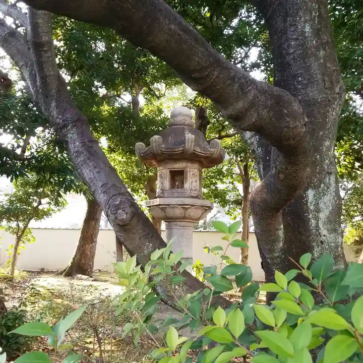 駒止稲荷神社の庭園