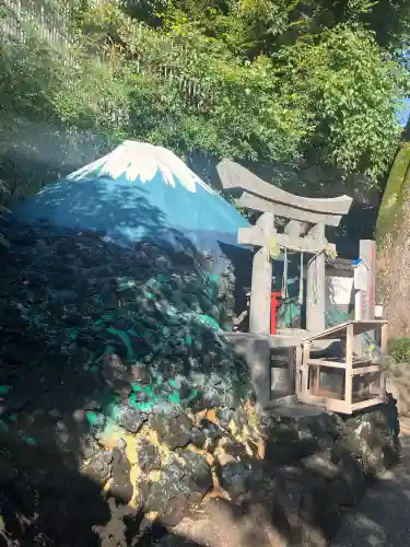 京濱伏見稲荷神社の{uncategorized: "未分類", other: "その他", undefined: "問題あり", building: "その他建物", grave: "お墓", sacred_gate: "鳥居", guardian: "狛犬", statue: "像", buddha: "仏像", history: "歴史", nature: "自然", garden: "庭園", animal: "動物", pagoda: "塔", temizu: "手水舎", mountain_gate: "山門・神門", sanctuary: "本殿・本堂", subordinate: "末社・摂社", art: "芸術", scenery: "景色", jizo: "地蔵", ema: "絵馬", goshuin: "御朱印", omikuji: "おみくじ", items: "授与品その他", amulet: "お守り", goshuincho: "御朱印帳", eats: "食事", festival: "お祭り", votive_dance: "神楽", shichigosan: "七五三参", wedding: "結婚式", experience: "体験その他", initially: "初詣", around: "周辺", anti_infection: "感染症対策"}