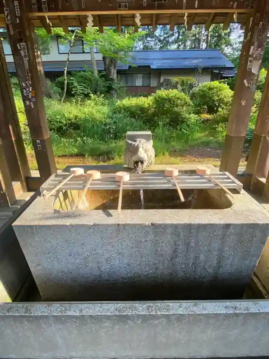 上杉神社の{uncategorized: "未分類", other: "その他", undefined: "問題あり", building: "その他建物", grave: "お墓", sacred_gate: "鳥居", guardian: "狛犬", statue: "像", buddha: "仏像", history: "歴史", nature: "自然", garden: "庭園", animal: "動物", pagoda: "塔", temizu: "手水舎", mountain_gate: "山門・神門", sanctuary: "本殿・本堂", subordinate: "末社・摂社", art: "芸術", scenery: "景色", jizo: "地蔵", ema: "絵馬", goshuin: "御朱印", omikuji: "おみくじ", items: "授与品その他", amulet: "お守り", goshuincho: "御朱印帳", eats: "食事", festival: "お祭り", votive_dance: "神楽", shichigosan: "七五三参", wedding: "結婚式", experience: "体験その他", initially: "初詣", around: "周辺", anti_infection: "感染症対策"}