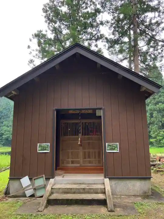 郡殿の池弁財天社の本殿・本堂