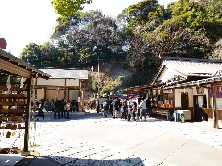 銭洗弁財天宇賀福神社の{uncategorized: "未分類", other: "その他", undefined: "問題あり", building: "その他建物", grave: "お墓", sacred_gate: "鳥居", guardian: "狛犬", statue: "像", buddha: "仏像", history: "歴史", nature: "自然", garden: "庭園", animal: "動物", pagoda: "塔", temizu: "手水舎", mountain_gate: "山門・神門", sanctuary: "本殿・本堂", subordinate: "末社・摂社", art: "芸術", scenery: "景色", jizo: "地蔵", ema: "絵馬", goshuin: "御朱印", omikuji: "おみくじ", items: "授与品その他", amulet: "お守り", goshuincho: "御朱印帳", eats: "食事", festival: "お祭り", votive_dance: "神楽", shichigosan: "七五三参", wedding: "結婚式", experience: "体験その他", initially: "初詣", around: "周辺", anti_infection: "感染症対策"}