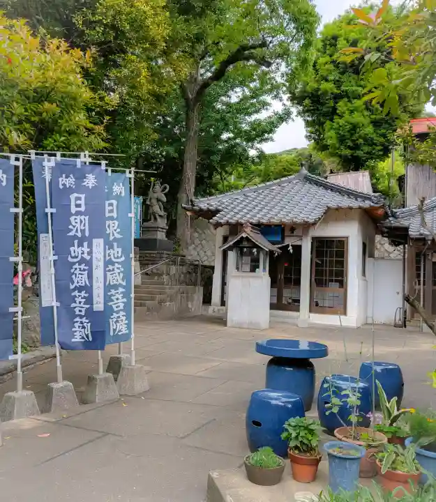 満隆寺の{uncategorized: "未分類", other: "その他", undefined: "問題あり", building: "その他建物", grave: "お墓", sacred_gate: "鳥居", guardian: "狛犬", statue: "像", buddha: "仏像", history: "歴史", nature: "自然", garden: "庭園", animal: "動物", pagoda: "塔", temizu: "手水舎", mountain_gate: "山門・神門", sanctuary: "本殿・本堂", subordinate: "末社・摂社", art: "芸術", scenery: "景色", jizo: "地蔵", ema: "絵馬", goshuin: "御朱印", omikuji: "おみくじ", items: "授与品その他", amulet: "お守り", goshuincho: "御朱印帳", eats: "食事", festival: "お祭り", votive_dance: "神楽", shichigosan: "七五三参", wedding: "結婚式", experience: "体験その他", initially: "初詣", around: "周辺", anti_infection: "感染症対策"}