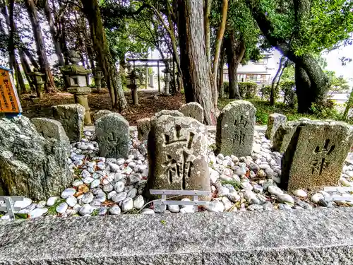 仲神社の末社・摂社