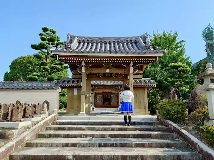 泉徳寺の山門・神門