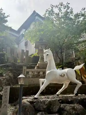 須佐神社の{uncategorized: "未分類", other: "その他", undefined: "問題あり", building: "その他建物", grave: "お墓", sacred_gate: "鳥居", guardian: "狛犬", statue: "像", buddha: "仏像", history: "歴史", nature: "自然", garden: "庭園", animal: "動物", pagoda: "塔", temizu: "手水舎", mountain_gate: "山門・神門", sanctuary: "本殿・本堂", subordinate: "末社・摂社", art: "芸術", scenery: "景色", jizo: "地蔵", ema: "絵馬", goshuin: "御朱印", omikuji: "おみくじ", items: "授与品その他", amulet: "お守り", goshuincho: "御朱印帳", eats: "食事", festival: "お祭り", votive_dance: "神楽", shichigosan: "七五三参", wedding: "結婚式", experience: "体験その他", initially: "初詣", around: "周辺", anti_infection: "感染症対策"}