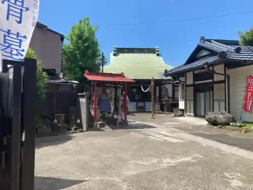 專念寺の{uncategorized: "未分類", other: "その他", undefined: "問題あり", building: "その他建物", grave: "お墓", sacred_gate: "鳥居", guardian: "狛犬", statue: "像", buddha: "仏像", history: "歴史", nature: "自然", garden: "庭園", animal: "動物", pagoda: "塔", temizu: "手水舎", mountain_gate: "山門・神門", sanctuary: "本殿・本堂", subordinate: "末社・摂社", art: "芸術", scenery: "景色", jizo: "地蔵", ema: "絵馬", goshuin: "御朱印", omikuji: "おみくじ", items: "授与品その他", amulet: "お守り", goshuincho: "御朱印帳", eats: "食事", festival: "お祭り", votive_dance: "神楽", shichigosan: "七五三参", wedding: "結婚式", experience: "体験その他", initially: "初詣", around: "周辺", anti_infection: "感染症対策"}
