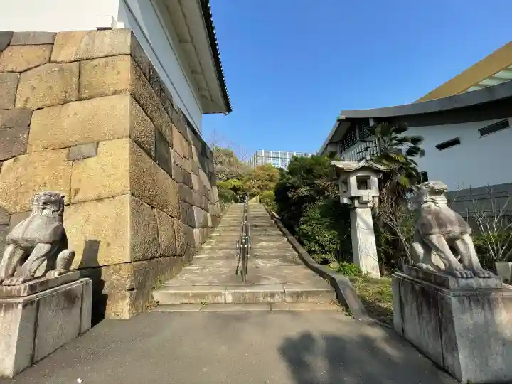弥生慰霊堂の{uncategorized: "未分類", other: "その他", undefined: "問題あり", building: "その他建物", grave: "お墓", sacred_gate: "鳥居", guardian: "狛犬", statue: "像", buddha: "仏像", history: "歴史", nature: "自然", garden: "庭園", animal: "動物", pagoda: "塔", temizu: "手水舎", mountain_gate: "山門・神門", sanctuary: "本殿・本堂", subordinate: "末社・摂社", art: "芸術", scenery: "景色", jizo: "地蔵", ema: "絵馬", goshuin: "御朱印", omikuji: "おみくじ", items: "授与品その他", amulet: "お守り", goshuincho: "御朱印帳", eats: "食事", festival: "お祭り", votive_dance: "神楽", shichigosan: "七五三参", wedding: "結婚式", experience: "体験その他", initially: "初詣", around: "周辺", anti_infection: "感染症対策"}