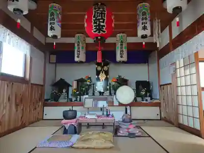 薬師堂の本殿・本堂