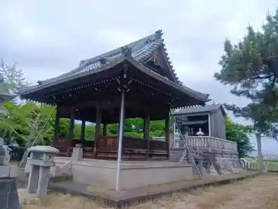 八幡神社の{uncategorized: "未分類", other: "その他", undefined: "問題あり", building: "その他建物", grave: "お墓", sacred_gate: "鳥居", guardian: "狛犬", statue: "像", buddha: "仏像", history: "歴史", nature: "自然", garden: "庭園", animal: "動物", pagoda: "塔", temizu: "手水舎", mountain_gate: "山門・神門", sanctuary: "本殿・本堂", subordinate: "末社・摂社", art: "芸術", scenery: "景色", jizo: "地蔵", ema: "絵馬", goshuin: "御朱印", omikuji: "おみくじ", items: "授与品その他", amulet: "お守り", goshuincho: "御朱印帳", eats: "食事", festival: "お祭り", votive_dance: "神楽", shichigosan: "七五三参", wedding: "結婚式", experience: "体験その他", initially: "初詣", around: "周辺", anti_infection: "感染症対策"}