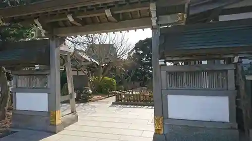 東谷寺の山門