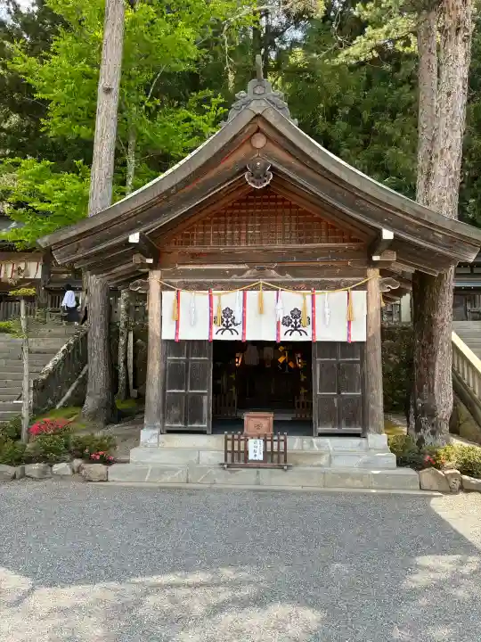 諏訪大社の{uncategorized: "未分類", other: "その他", undefined: "問題あり", building: "その他建物", grave: "お墓", sacred_gate: "鳥居", guardian: "狛犬", statue: "像", buddha: "仏像", history: "歴史", nature: "自然", garden: "庭園", animal: "動物", pagoda: "塔", temizu: "手水舎", mountain_gate: "山門・神門", sanctuary: "本殿・本堂", subordinate: "末社・摂社", art: "芸術", scenery: "景色", jizo: "地蔵", ema: "絵馬", goshuin: "御朱印", omikuji: "おみくじ", items: "授与品その他", amulet: "お守り", goshuincho: "御朱印帳", eats: "食事", festival: "お祭り", votive_dance: "神楽", shichigosan: "七五三参", wedding: "結婚式", experience: "体験その他", initially: "初詣", around: "周辺", anti_infection: "感染症対策"}
