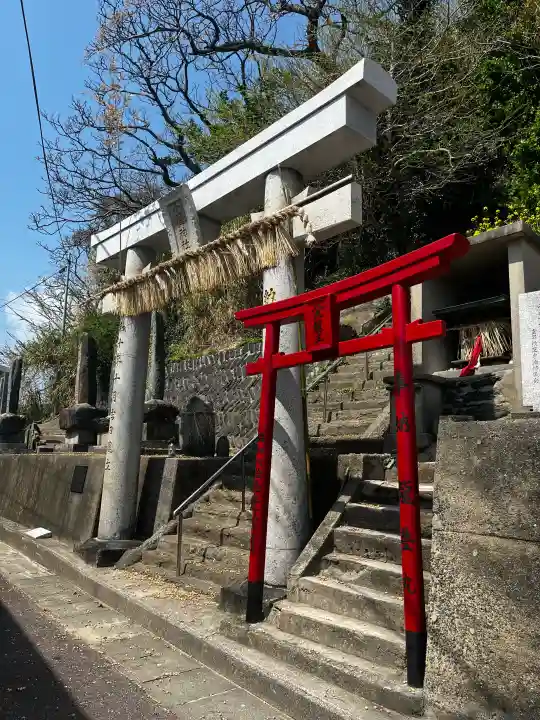 小鷹神社の{uncategorized: "未分類", other: "その他", undefined: "問題あり", building: "その他建物", grave: "お墓", sacred_gate: "鳥居", guardian: "狛犬", statue: "像", buddha: "仏像", history: "歴史", nature: "自然", garden: "庭園", animal: "動物", pagoda: "塔", temizu: "手水舎", mountain_gate: "山門・神門", sanctuary: "本殿・本堂", subordinate: "末社・摂社", art: "芸術", scenery: "景色", jizo: "地蔵", ema: "絵馬", goshuin: "御朱印", omikuji: "おみくじ", items: "授与品その他", amulet: "お守り", goshuincho: "御朱印帳", eats: "食事", festival: "お祭り", votive_dance: "神楽", shichigosan: "七五三参", wedding: "結婚式", experience: "体験その他", initially: "初詣", around: "周辺", anti_infection: "感染症対策"}