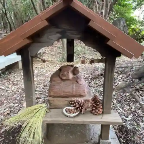 出雲大社相模分祠の{uncategorized: "未分類", other: "その他", undefined: "問題あり", building: "その他建物", grave: "お墓", sacred_gate: "鳥居", guardian: "狛犬", statue: "像", buddha: "仏像", history: "歴史", nature: "自然", garden: "庭園", animal: "動物", pagoda: "塔", temizu: "手水舎", mountain_gate: "山門・神門", sanctuary: "本殿・本堂", subordinate: "末社・摂社", art: "芸術", scenery: "景色", jizo: "地蔵", ema: "絵馬", goshuin: "御朱印", omikuji: "おみくじ", items: "授与品その他", amulet: "お守り", goshuincho: "御朱印帳", eats: "食事", festival: "お祭り", votive_dance: "神楽", shichigosan: "七五三参", wedding: "結婚式", experience: "体験その他", initially: "初詣", around: "周辺", anti_infection: "感染症対策"}