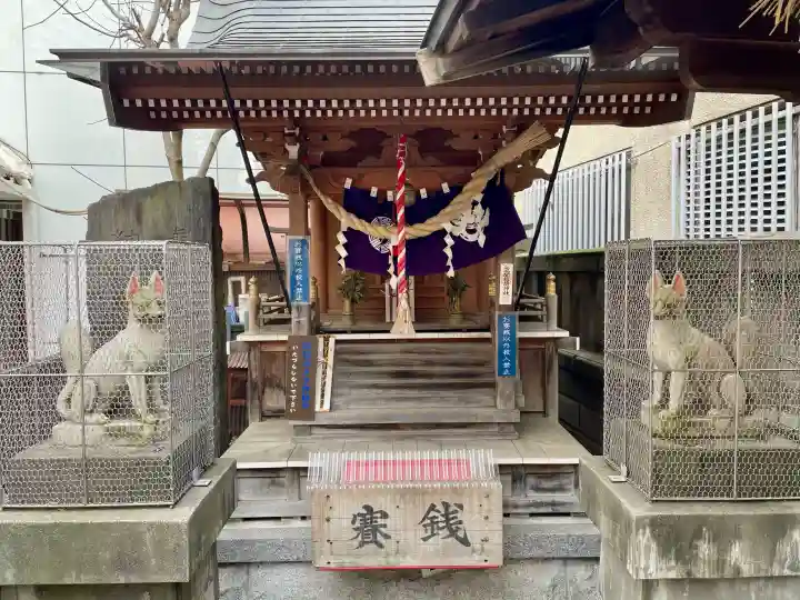 胡桃下稲荷神社の{uncategorized: "未分類", other: "その他", undefined: "問題あり", building: "その他建物", grave: "お墓", sacred_gate: "鳥居", guardian: "狛犬", statue: "像", buddha: "仏像", history: "歴史", nature: "自然", garden: "庭園", animal: "動物", pagoda: "塔", temizu: "手水舎", mountain_gate: "山門・神門", sanctuary: "本殿・本堂", subordinate: "末社・摂社", art: "芸術", scenery: "景色", jizo: "地蔵", ema: "絵馬", goshuin: "御朱印", omikuji: "おみくじ", items: "授与品その他", amulet: "お守り", goshuincho: "御朱印帳", eats: "食事", festival: "お祭り", votive_dance: "神楽", shichigosan: "七五三参", wedding: "結婚式", experience: "体験その他", initially: "初詣", around: "周辺", anti_infection: "感染症対策"}
