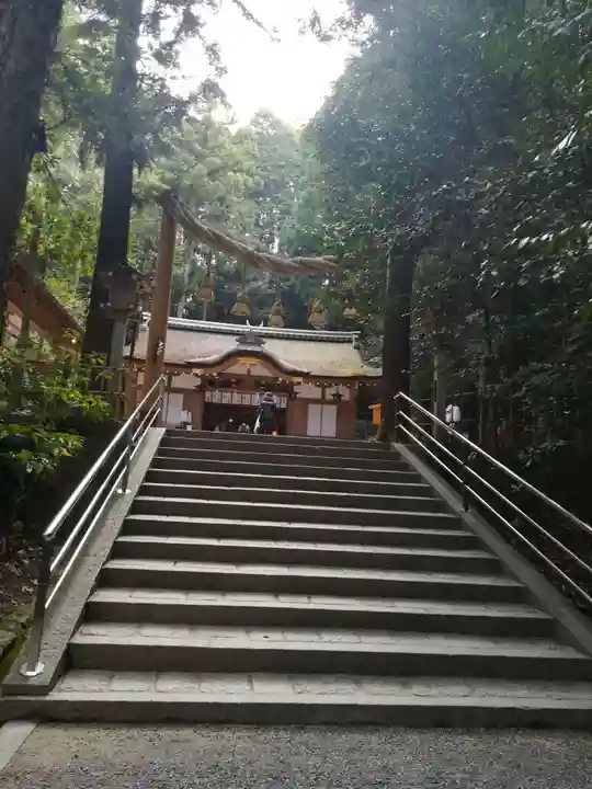 狭井坐大神荒魂神社(狭井神社)の鳥居