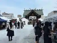 札幌諏訪神社の{uncategorized: "未分類", other: "その他", undefined: "問題あり", building: "その他建物", grave: "お墓", sacred_gate: "鳥居", guardian: "狛犬", statue: "像", buddha: "仏像", history: "歴史", nature: "自然", garden: "庭園", animal: "動物", pagoda: "塔", temizu: "手水舎", mountain_gate: "山門・神門", sanctuary: "本殿・本堂", subordinate: "末社・摂社", art: "芸術", scenery: "景色", jizo: "地蔵", ema: "絵馬", goshuin: "御朱印", omikuji: "おみくじ", items: "授与品その他", amulet: "お守り", goshuincho: "御朱印帳", eats: "食事", festival: "お祭り", votive_dance: "神楽", shichigosan: "七五三参", wedding: "結婚式", experience: "体験その他", initially: "初詣", around: "周辺", anti_infection: "感染症対策"}