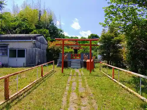 西阿野豊川稲荷の鳥居