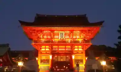 伏見稲荷大社の山門・神門