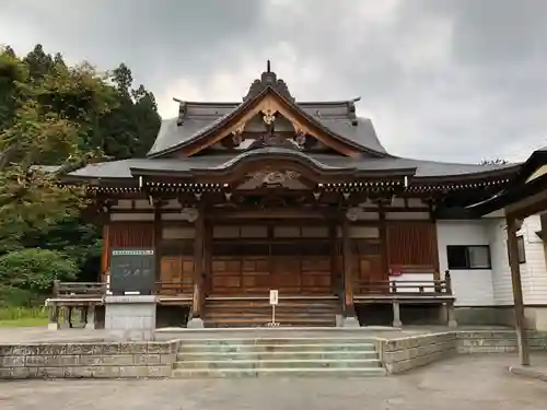 国上寺の本殿