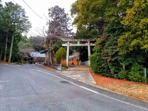 県神社の鳥居